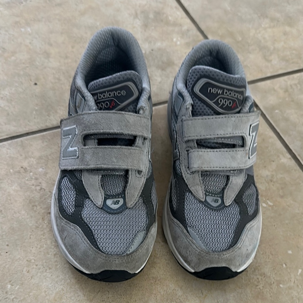New Balance Gray Sneakers with Velcro Straps and Mesh Design